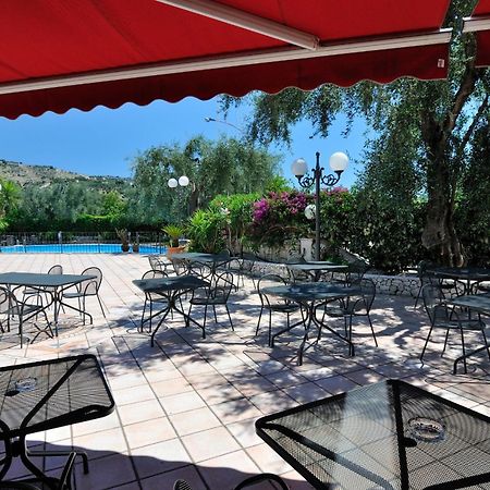 Hotel Apeneste Mattinata Ngoại thất bức ảnh