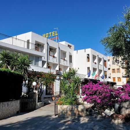 Hotel Apeneste Mattinata Ngoại thất bức ảnh