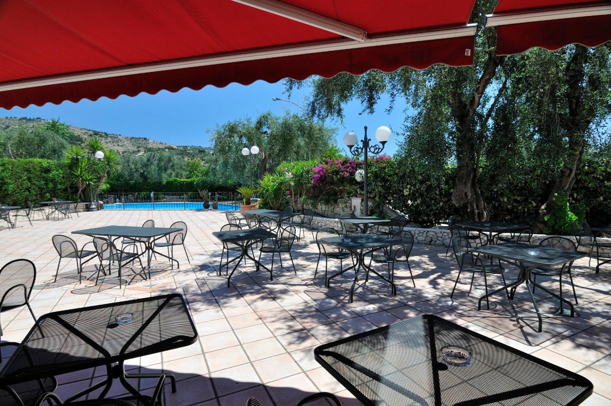 Hotel Apeneste Mattinata Ngoại thất bức ảnh