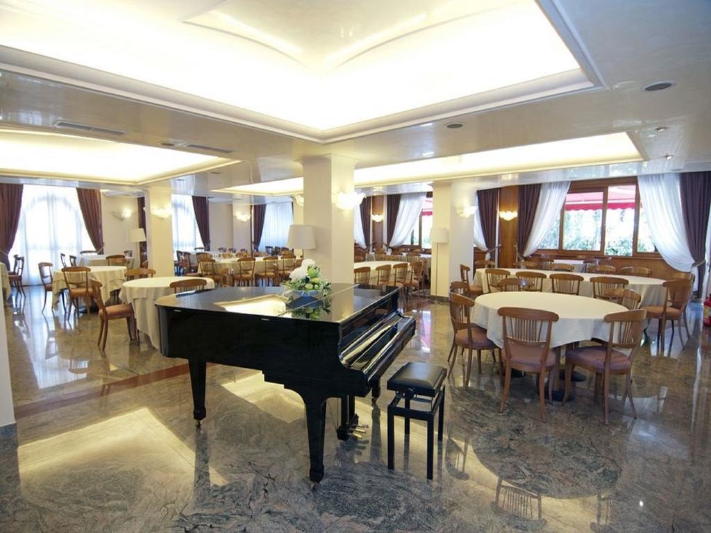 Hotel Apeneste Mattinata Ngoại thất bức ảnh
