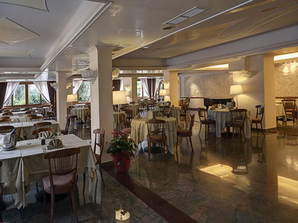Hotel Apeneste Mattinata Ngoại thất bức ảnh