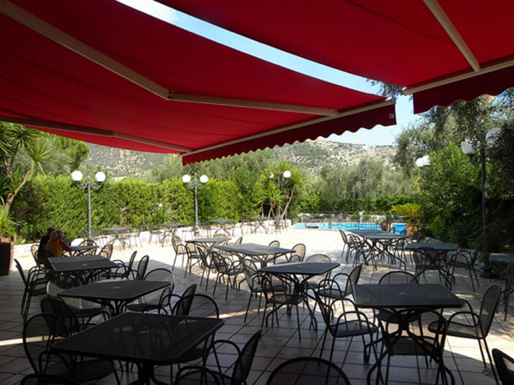 Hotel Apeneste Mattinata Ngoại thất bức ảnh
