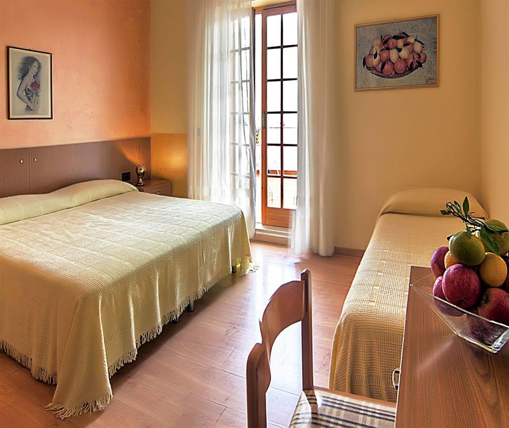 Hotel Apeneste Mattinata Ngoại thất bức ảnh