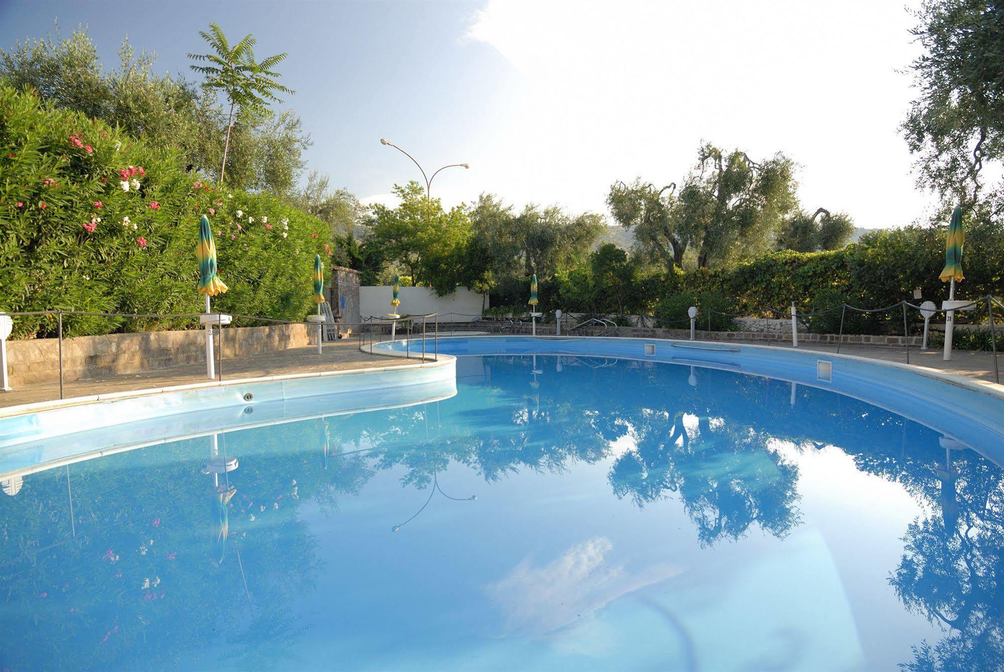 Hotel Apeneste Mattinata Ngoại thất bức ảnh