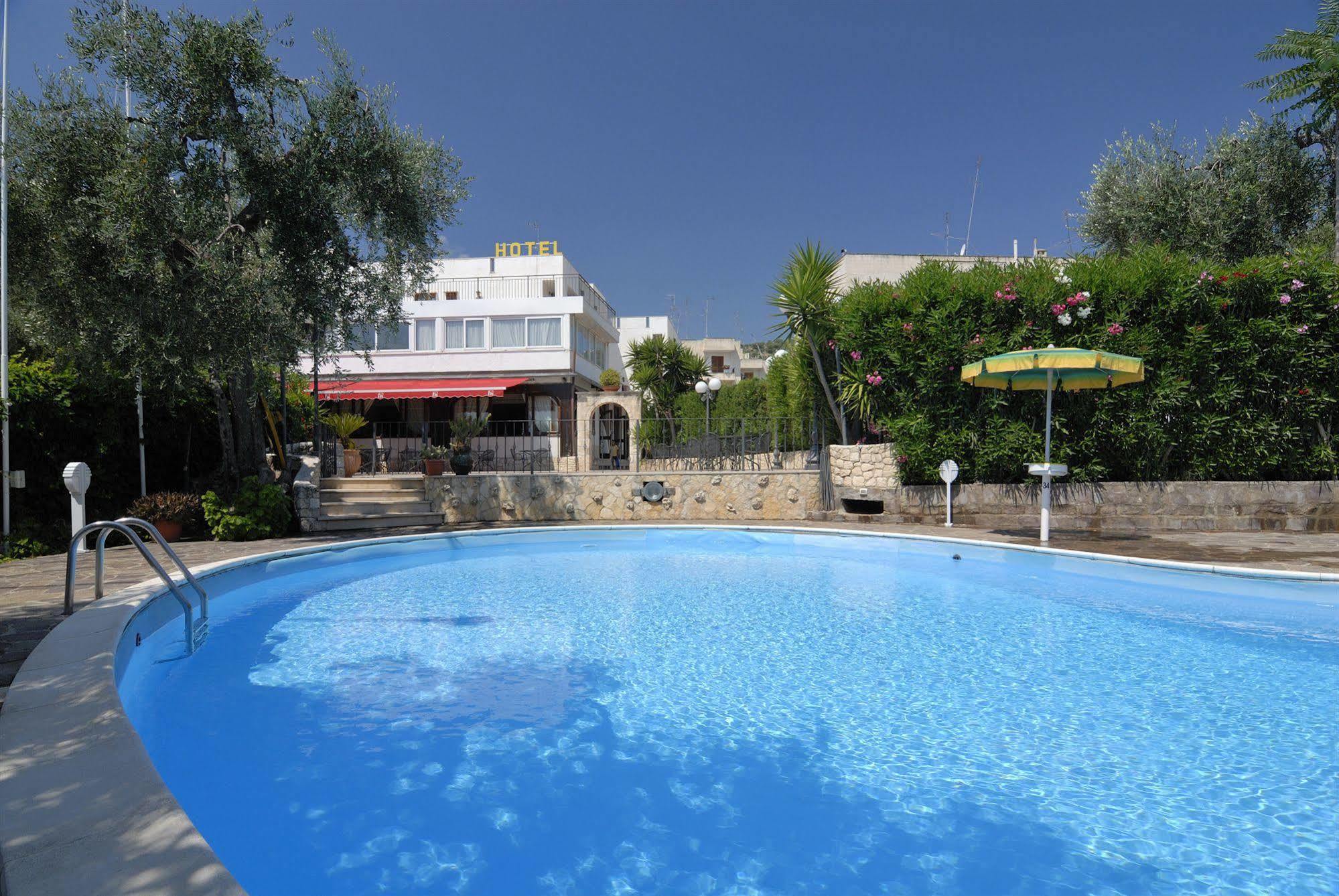 Hotel Apeneste Mattinata Ngoại thất bức ảnh