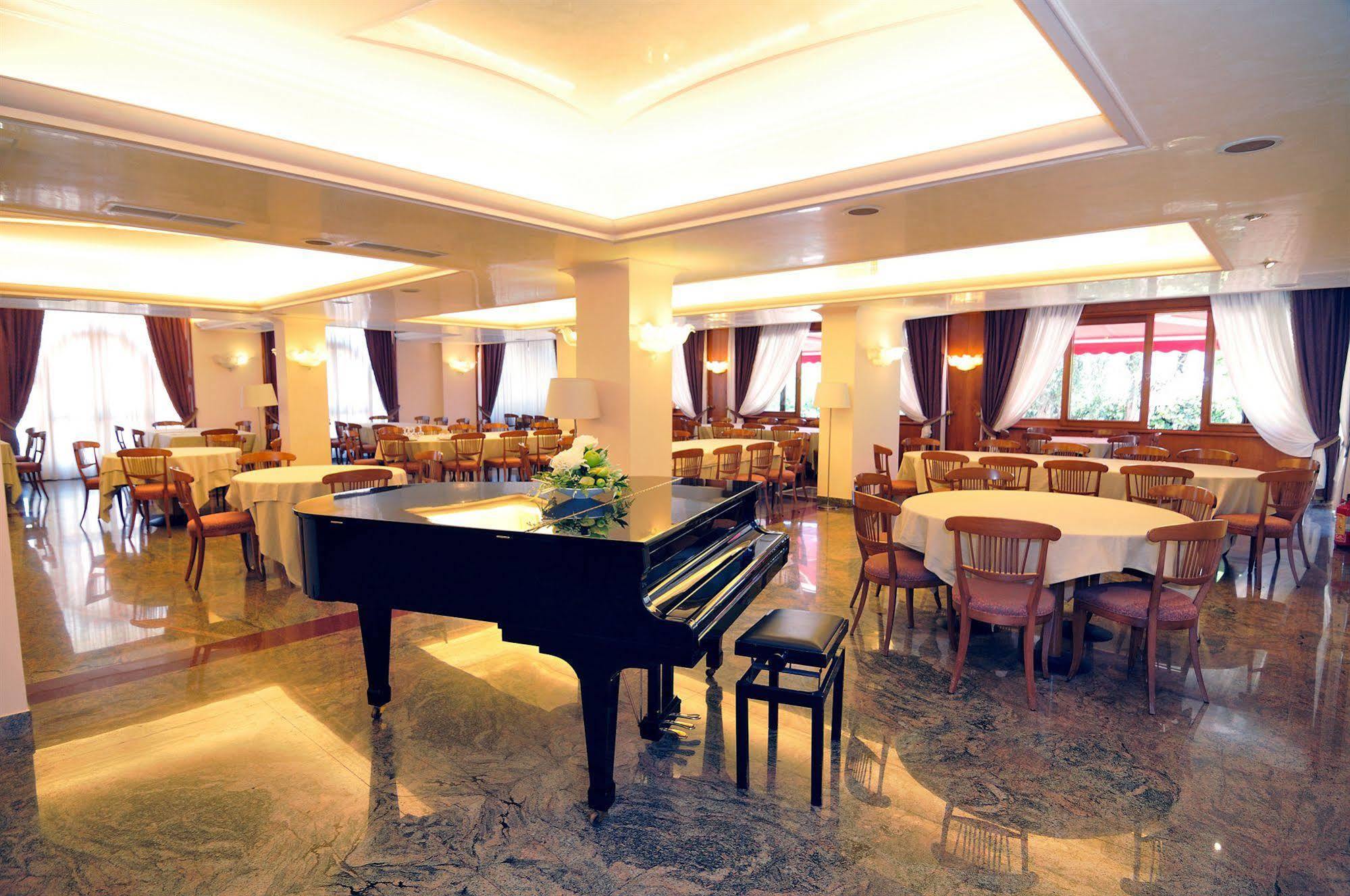 Hotel Apeneste Mattinata Ngoại thất bức ảnh