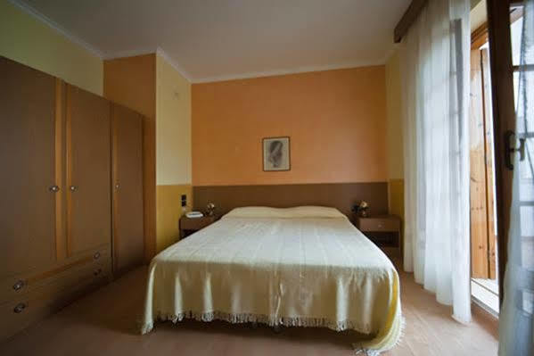 Hotel Apeneste Mattinata Ngoại thất bức ảnh