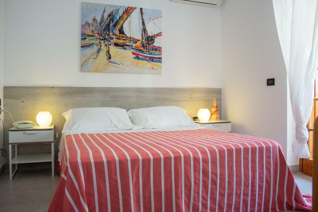 Hotel Apeneste Mattinata Ngoại thất bức ảnh