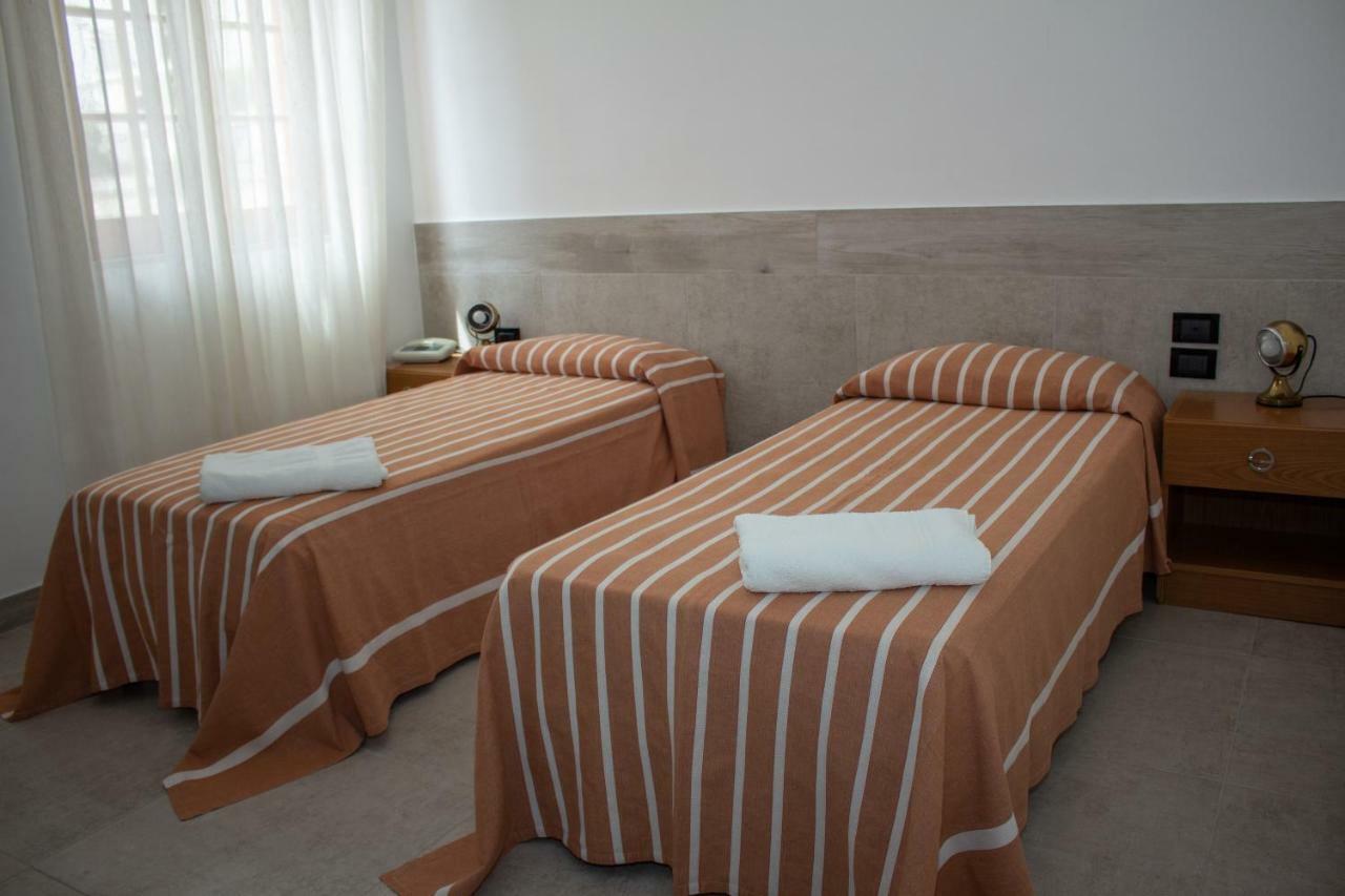 Hotel Apeneste Mattinata Ngoại thất bức ảnh