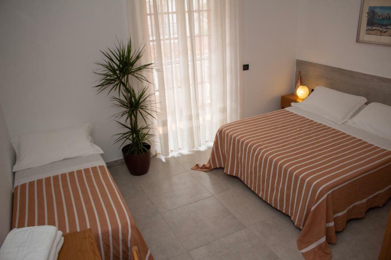 Hotel Apeneste Mattinata Ngoại thất bức ảnh