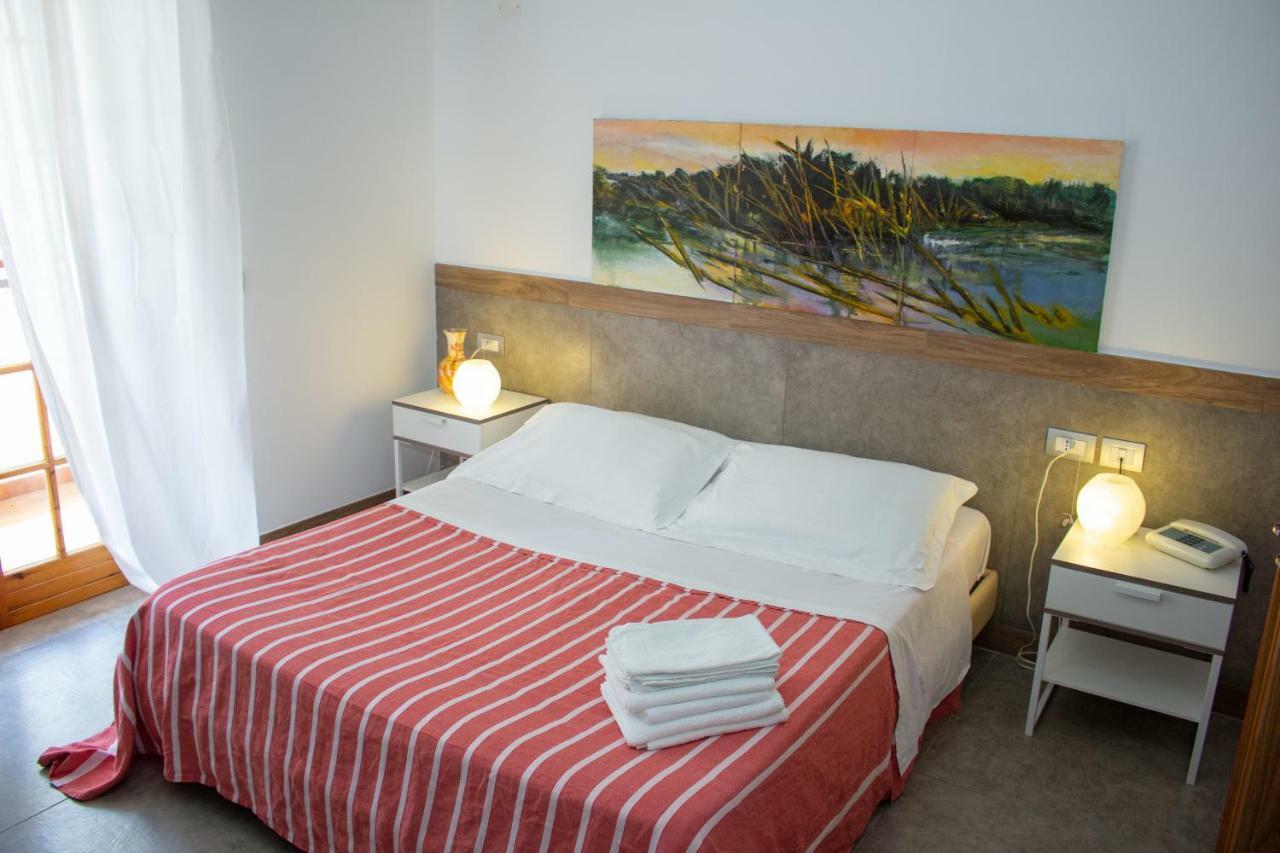 Hotel Apeneste Mattinata Ngoại thất bức ảnh