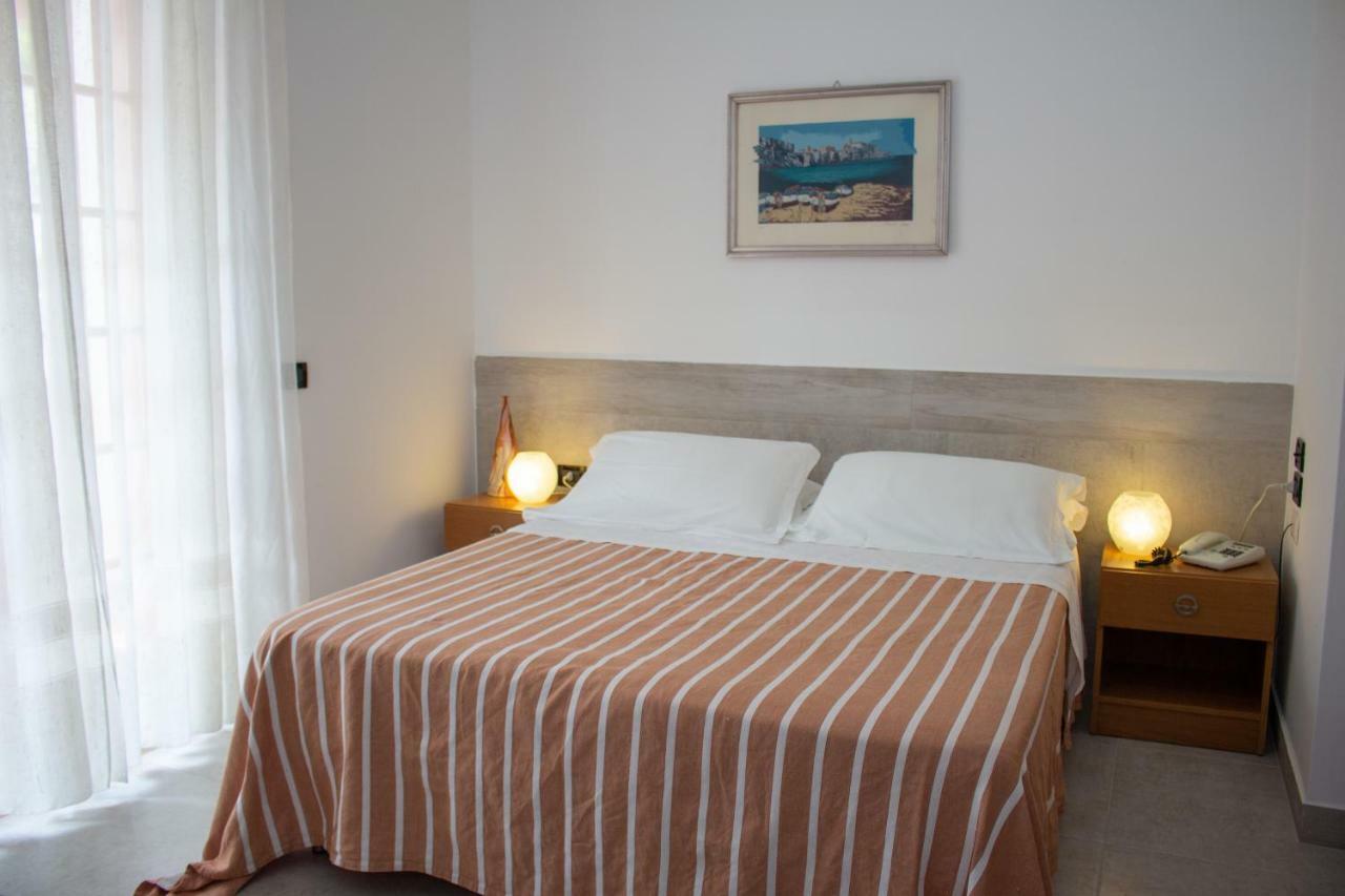 Hotel Apeneste Mattinata Ngoại thất bức ảnh
