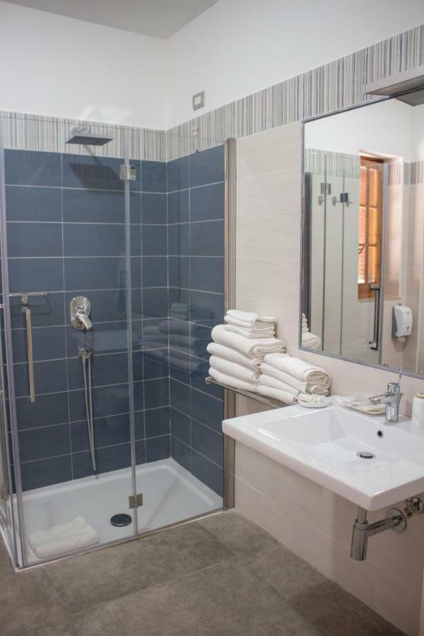 Hotel Apeneste Mattinata Ngoại thất bức ảnh
