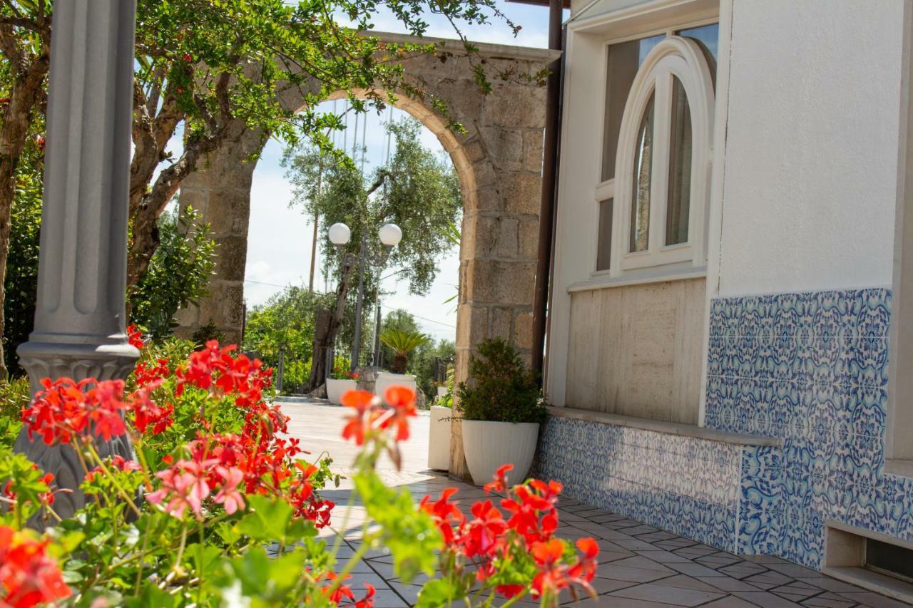 Hotel Apeneste Mattinata Ngoại thất bức ảnh