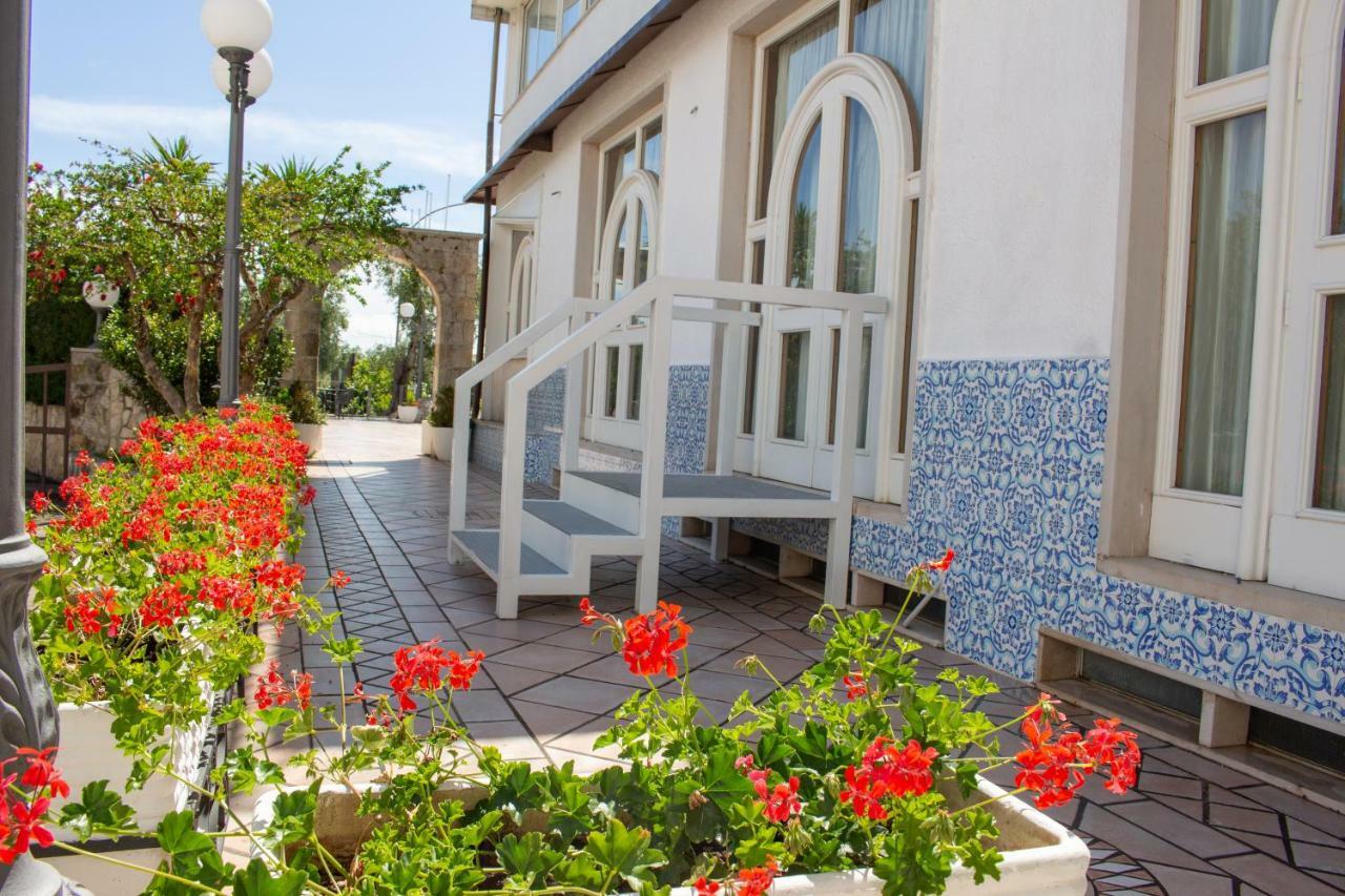 Hotel Apeneste Mattinata Ngoại thất bức ảnh